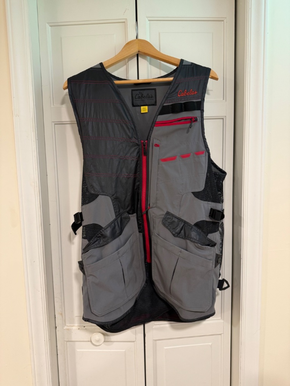 Cabela's Sporting Clays Trap Skeet Shooting Vest Men's Medium Gray Red Right Han